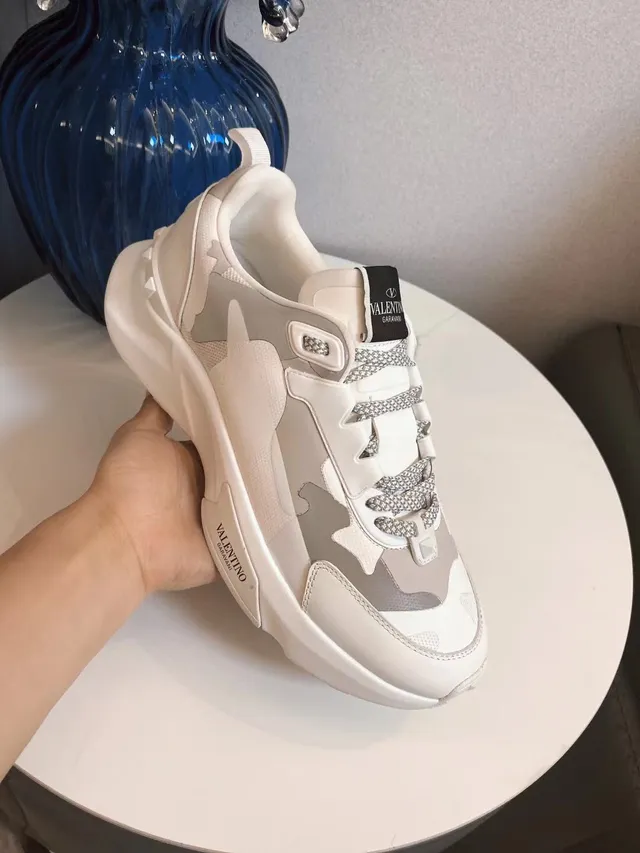 Valentino Rockstud সাদা ধূসর সোল ক্যামোফ্লেজ প্যানেলিং চাঙ্কি স্নিকার্স 3