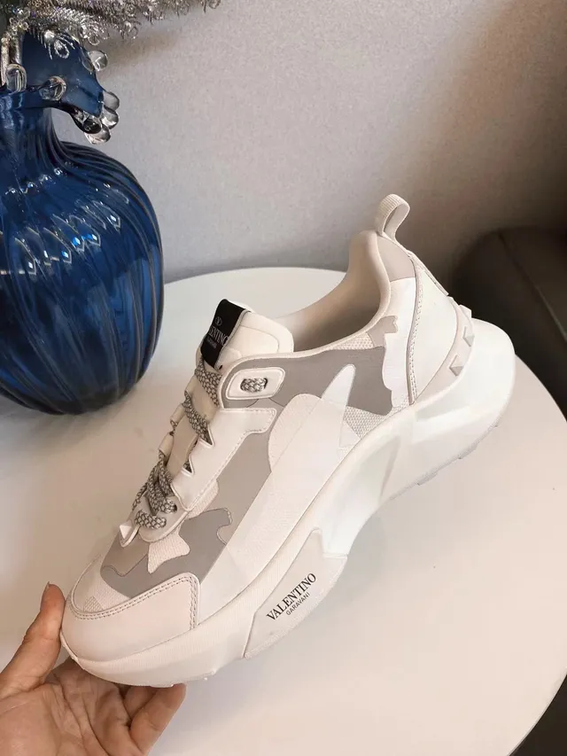 Valentino Rockstud সাদা ধূসর সোল ক্যামোফ্লেজ প্যানেলিং চাঙ্কি স্নিকার্স 5