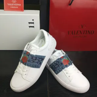 Valentino Rockstud Tênis Lifestyle Brancos de Couro com Tira Studded e Estampa Floral