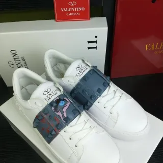 Valentino Rockstud Tênis Lifestyle de Couro Branco com Tachas