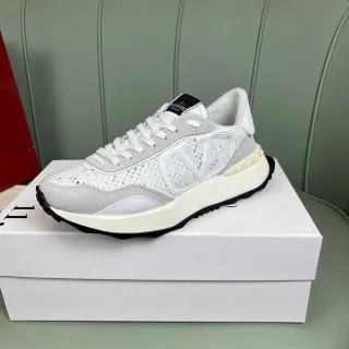 Valentino VLogo Runner সাদা ধূসর ছিদ্রযুক্ত জীবনধারা স্নিকার
