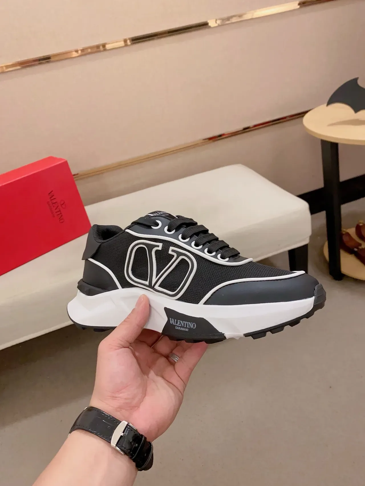 Valentino VLTN কালো এবং সাদা লাইফস্টাইল স্নিকার 4