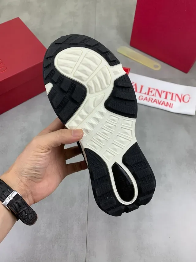 Valentino VLTN काला मेश और सुड चंकी स्नीकर 2