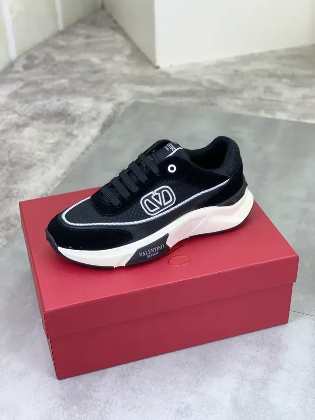 Valentino VLTN काला मेश और सुड चंकी स्नीकर 4