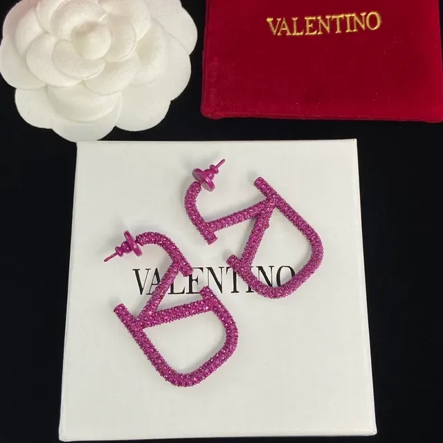 Valentino VLTN ক্রিস্টাল-প্যাভে লোগো কানের দুল 2