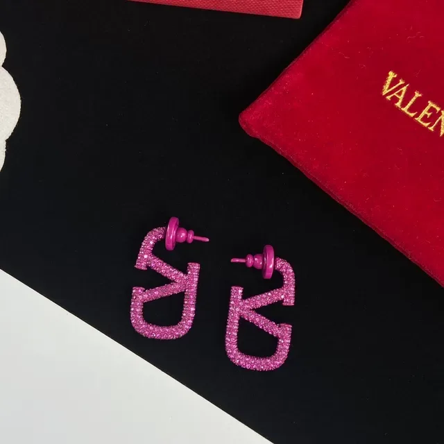 Valentino VLTN ক্রিস্টাল-প্যাভে লোগো কানের দুল 5