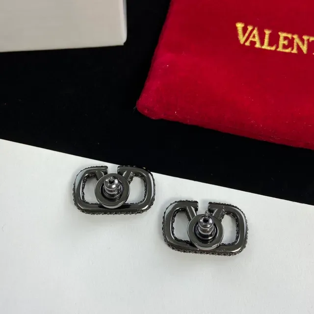 Valentino VLTN Pavé Boucles d'oreilles clous de pierre noire 2