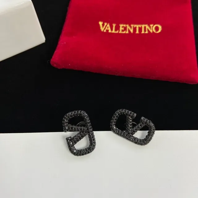 Valentino VLTN Pavé Boucles d'oreilles clous de pierre noire 5
