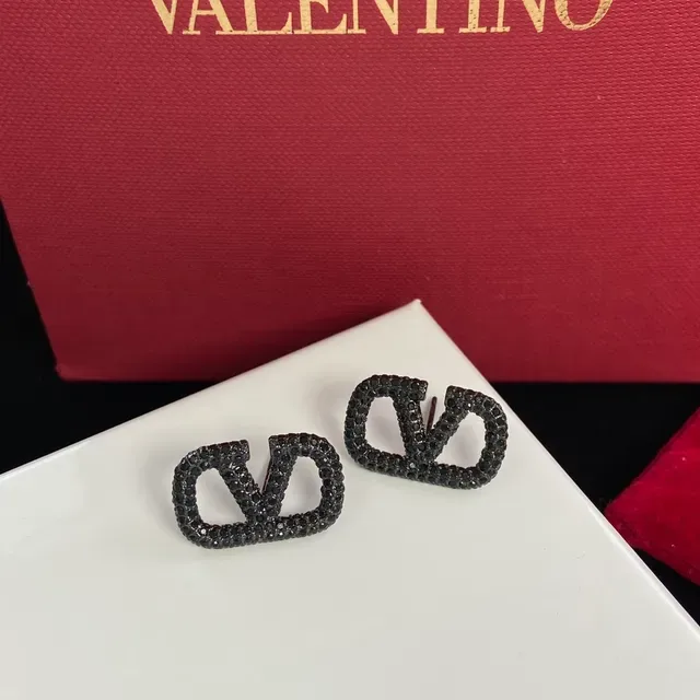 Valentino VLTN Pavé Boucles d'oreilles clous de pierre noire 6