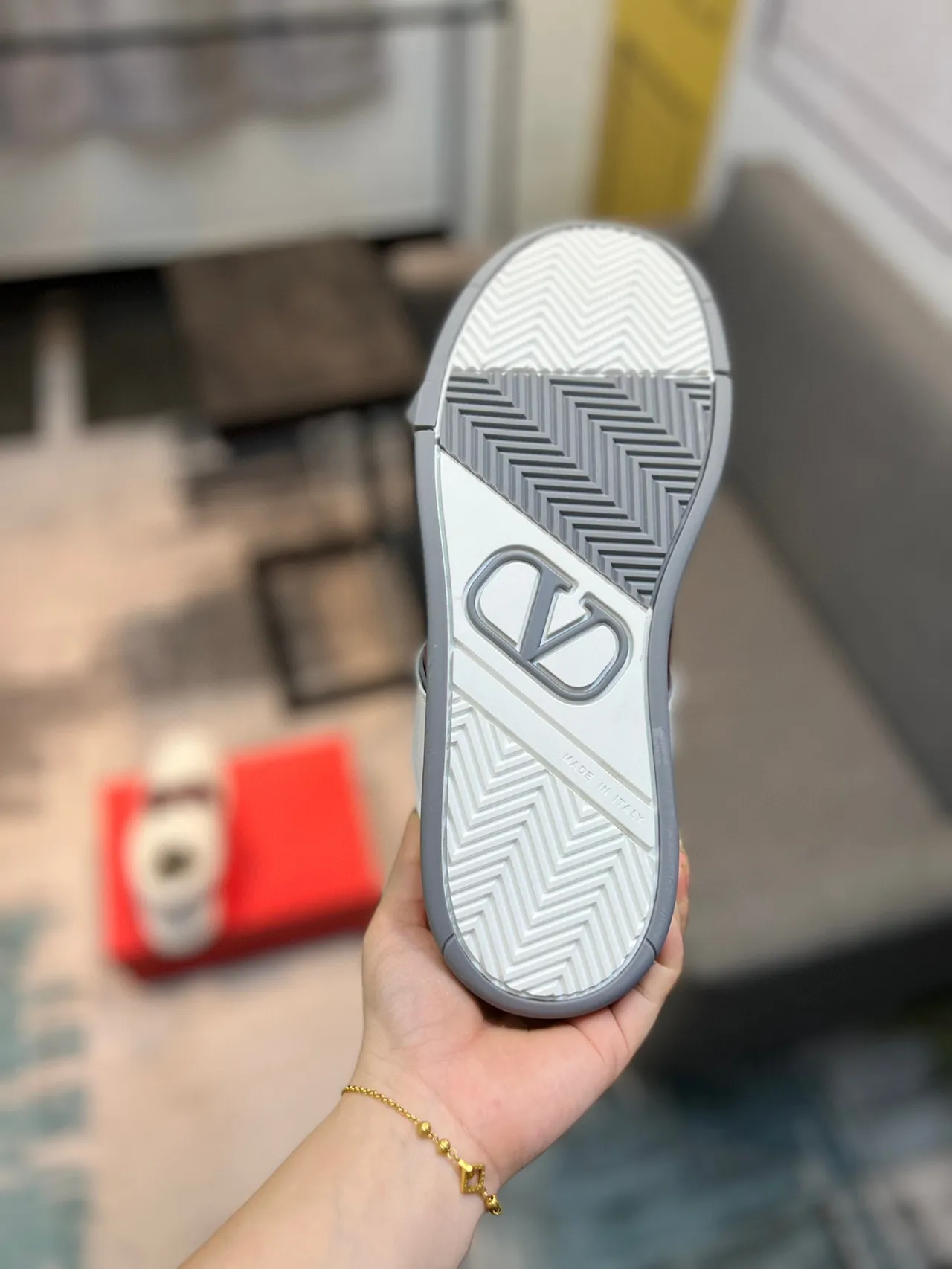 Valentino Branco Borgonha Camadas de Couro e Malha Superior Painel Geométrico Quiltado Lateral Tênis Lifestyle 9