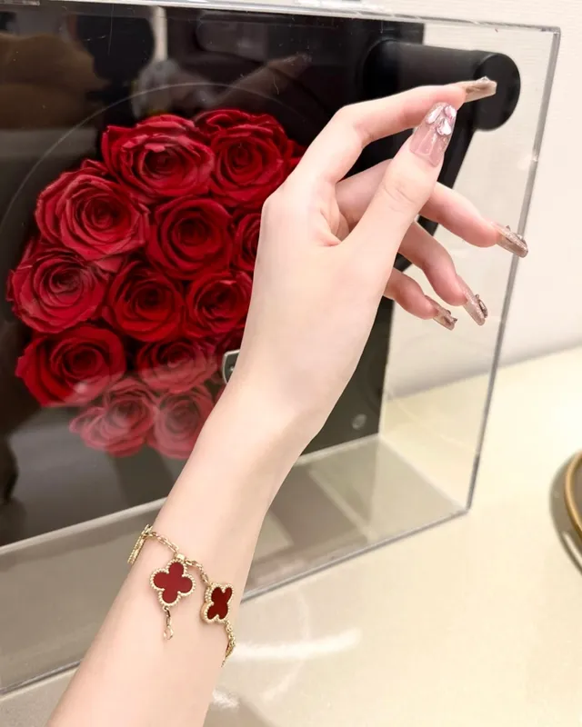 Van Cleef & Arpels Alhambra पाँच मोटिफ लाल एनामेल सोने की ब्रेसलेट 2