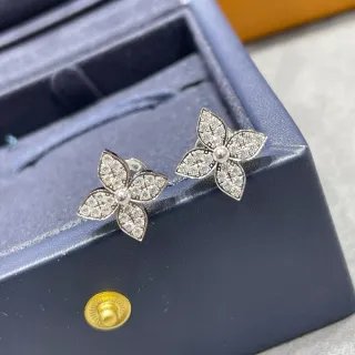 Van Cleef & Arpels Alhambra 四叶花 Pavé 耳钉