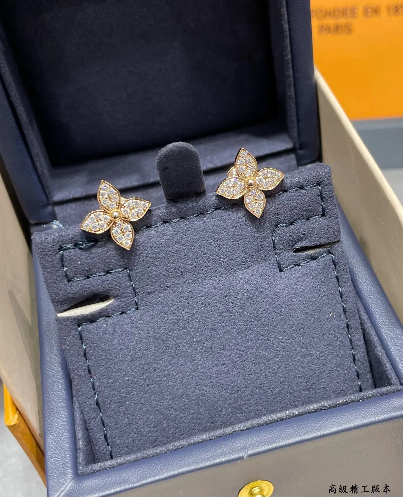 Van Cleef & Arpels Alhambra Fleur à Quatre Feuilles Pavé Clous d'Oreilles 7