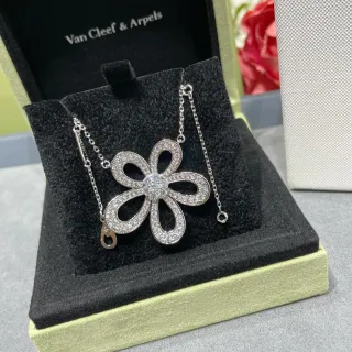Van Cleef & Arpels Flower Motif Pavé Diamond Necklace