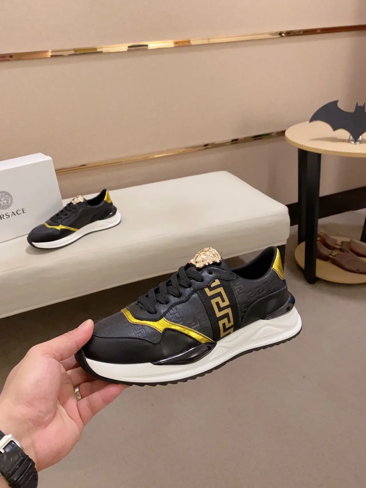 Versace Preto Dourado Couro Superior Padrão Greca Chave Tênis Lifestyle 7