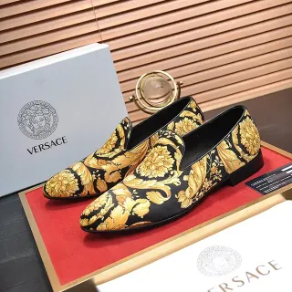 Versace Mocassin Noir Doré à Bout Pointu Slip-On