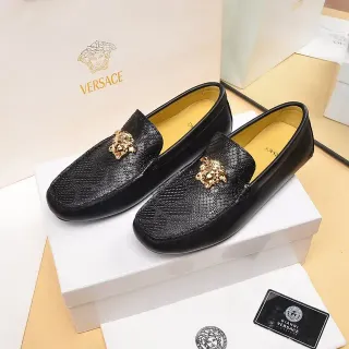Versace 黑金蛇纹皮革 Medusa 头五金乐福鞋