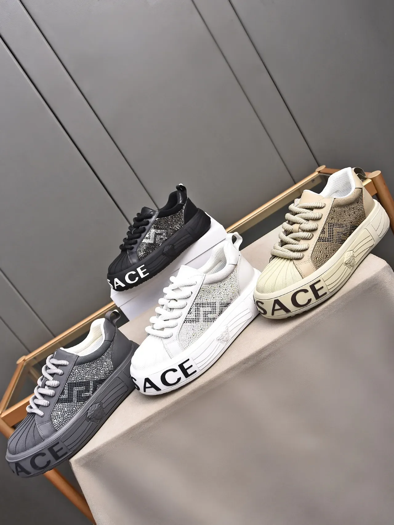 Versace Chain Reaction Gris Plateforme à cristaux Sneakers Lifestyle 2
