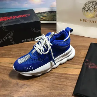 Versace Chain Reaction रॉयल ब्लू और व्हाइट चंकी स्नीकर