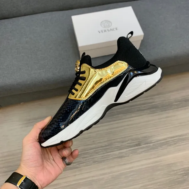 Versace Chain Reaction حذاء رياضي جلد الثعابين وذهبي كثيف 3