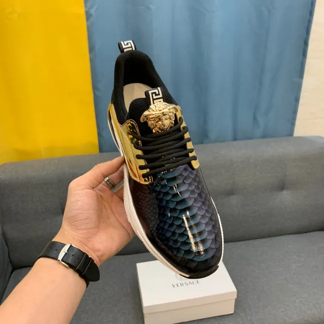 Versace Chain Reaction حذاء رياضي جلد الثعابين وذهبي كثيف 4