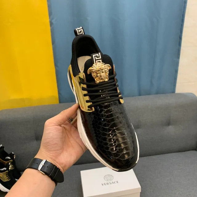 Versace Chain Reaction حذاء رياضي جلد الثعابين وذهبي كثيف 12