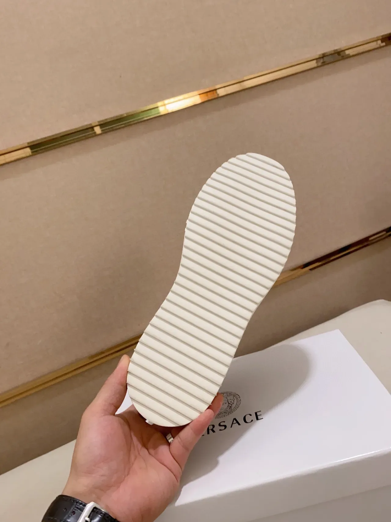 Versace Chain Reaction Blanc et Or Medusa Lifestyle Sneakers 2