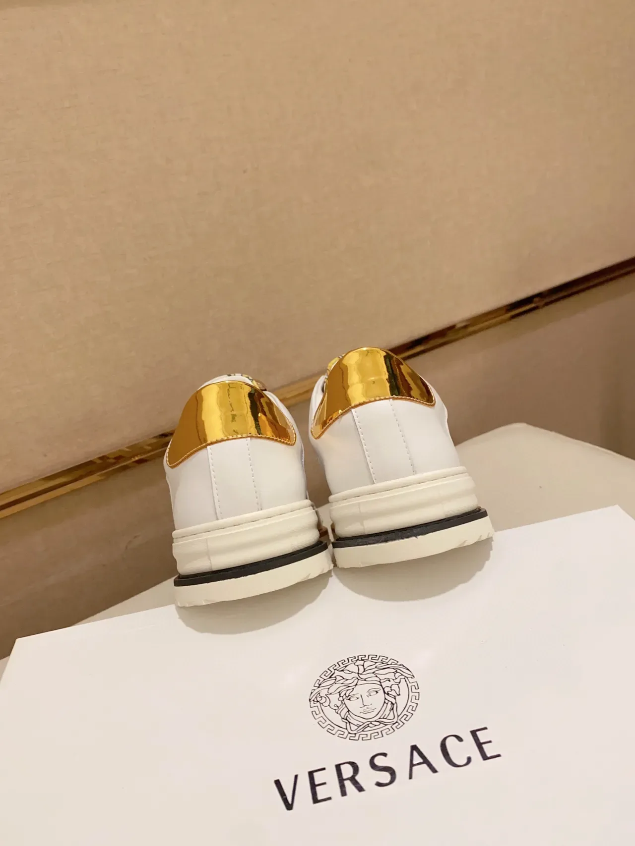 Versace Chain Reaction Blanc et Or Medusa Lifestyle Sneakers 3