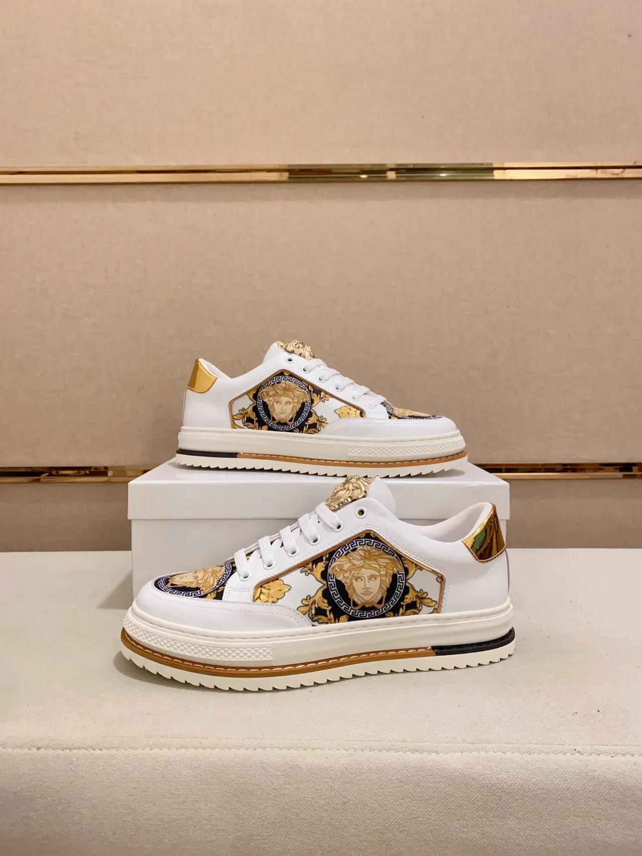 Versace Chain Reaction Blanc et Or Medusa Lifestyle Sneakers 4