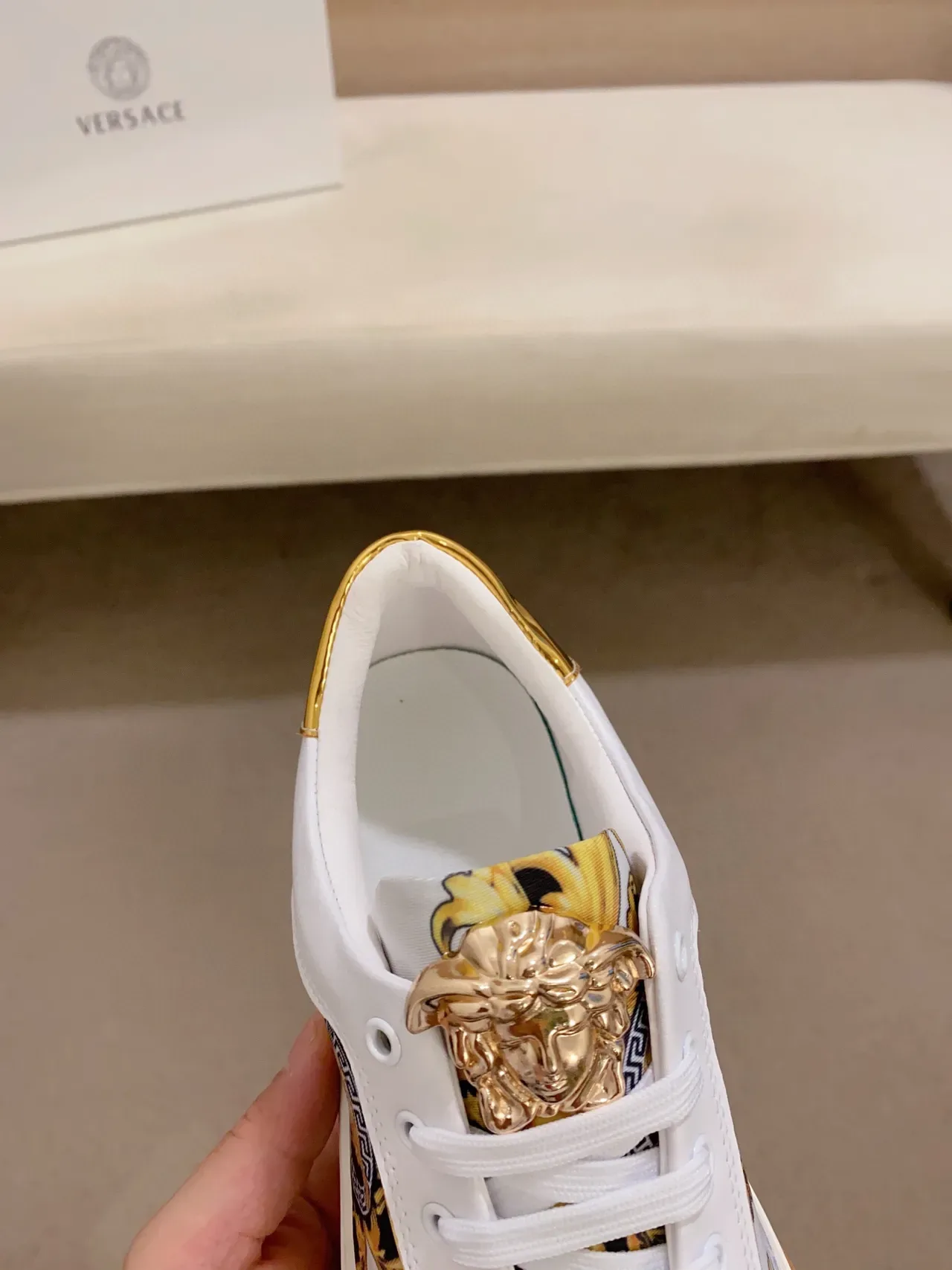 Versace Chain Reaction Blanc et Or Medusa Lifestyle Sneakers 5