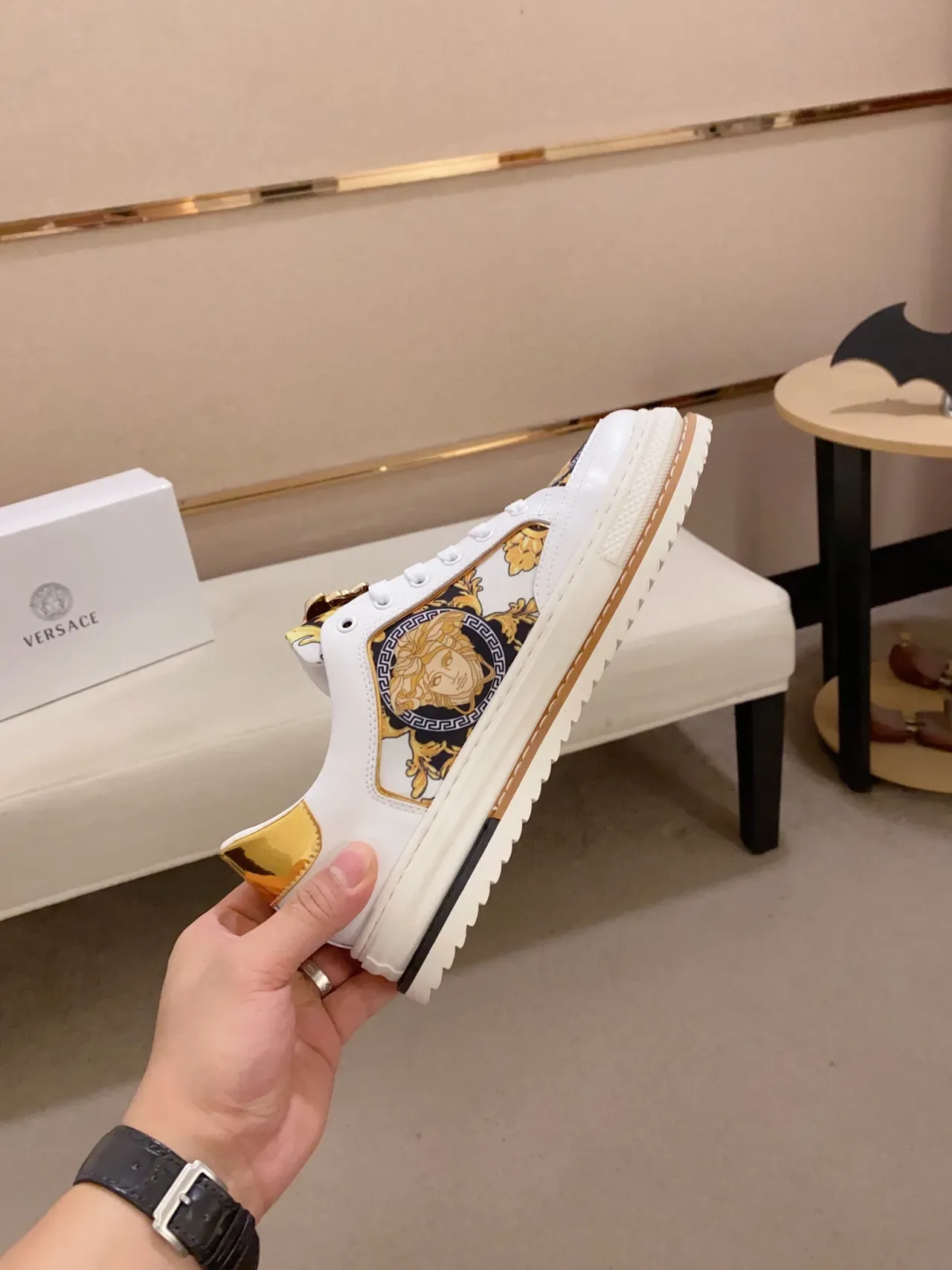 Versace Chain Reaction Blanc et Or Medusa Lifestyle Sneakers 6
