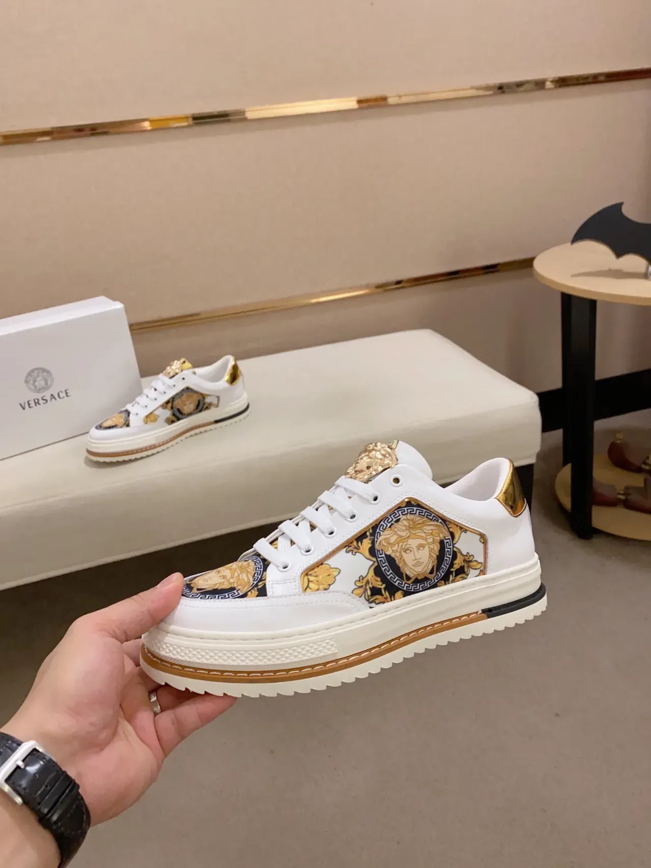 Versace Chain Reaction Blanc et Or Medusa Lifestyle Sneakers 7