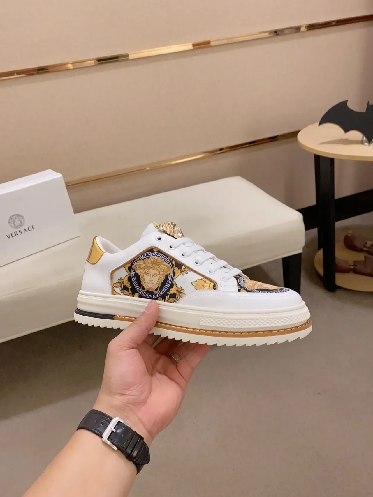 Versace Chain Reaction Blanc et Or Medusa Lifestyle Sneakers 8