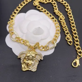 Versace Medusa ক্রিস্টাল-ইম্বেলিশড গোল্ড-টোন চেইন নেকলেস