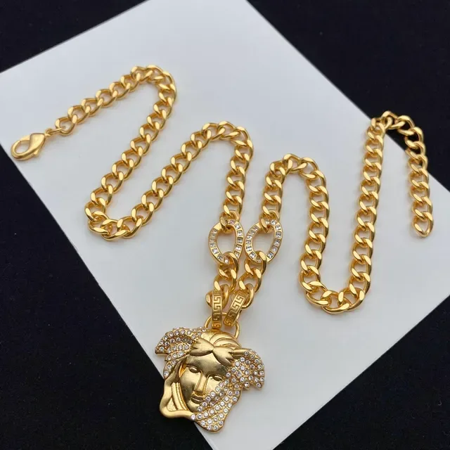 Versace Medusa ক্রিস্টাল পেভে গোল্ড টোন হার 5