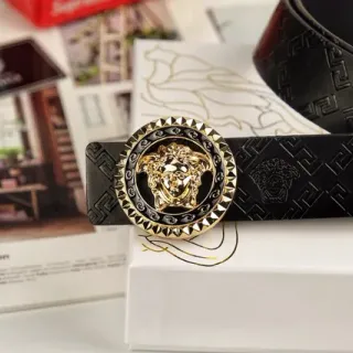 Versace Medusa Embossed Greca 黑色皮革腰带