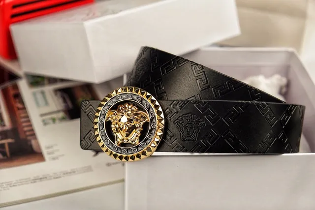Versace Medusa Embossed Greca 黑色皮革腰带 3