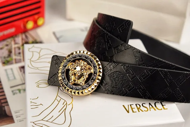 Versace Medusa Embossed Greca 黑色皮革腰带 4