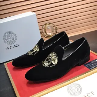 Versace Medusa 刺绣天鹅绒乐福鞋