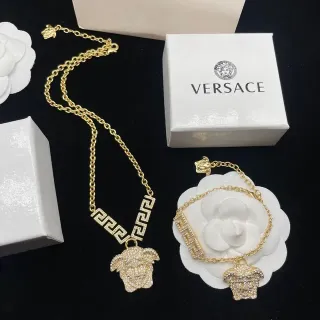 Versace Medusa Head 水晶 Pavé 镀金 项链