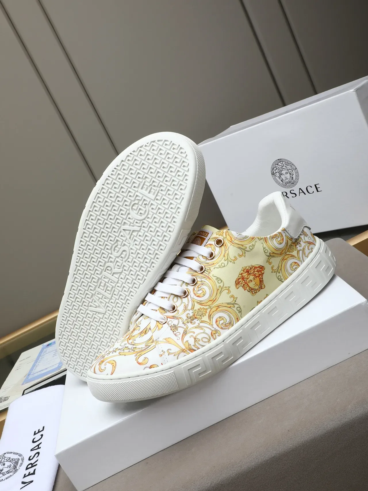 Versace Odissea Baroque Print Medusa Motif लाइफस्टाइल स्नीकर 4