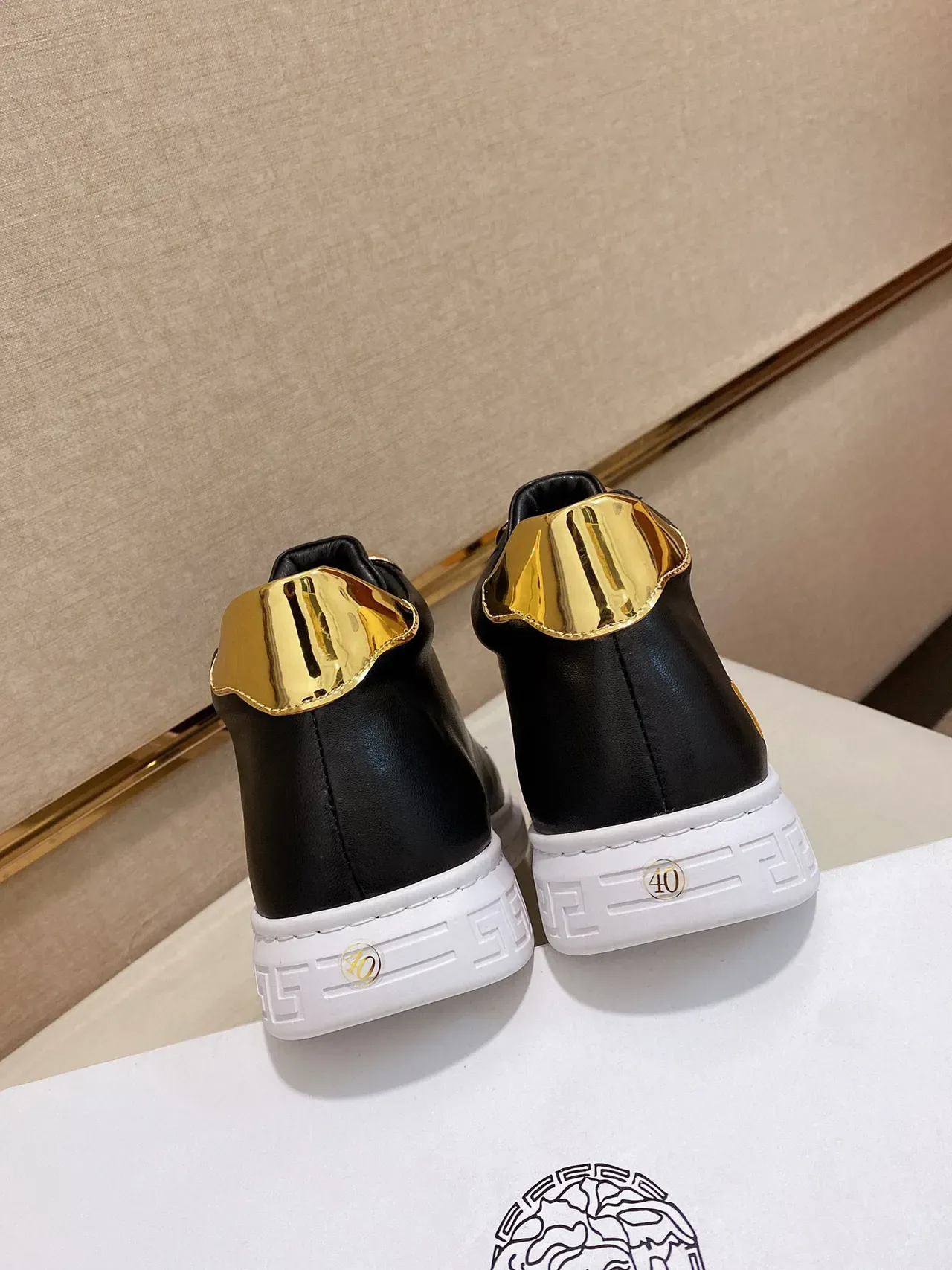 Versace Odissea Sneakers Lifestyle Noir et Or Brodé 3