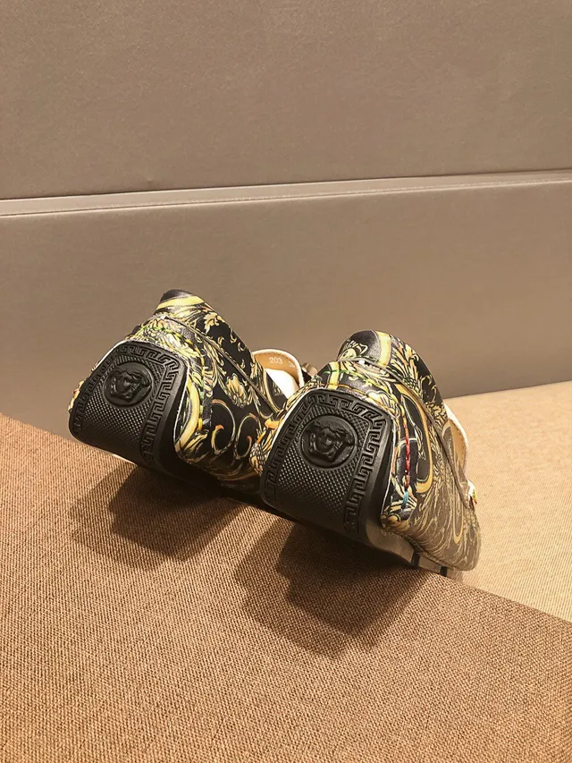 Versace Odissea أسود ذهبي طباعة باروك ميدوزا مزينة Loafer 2