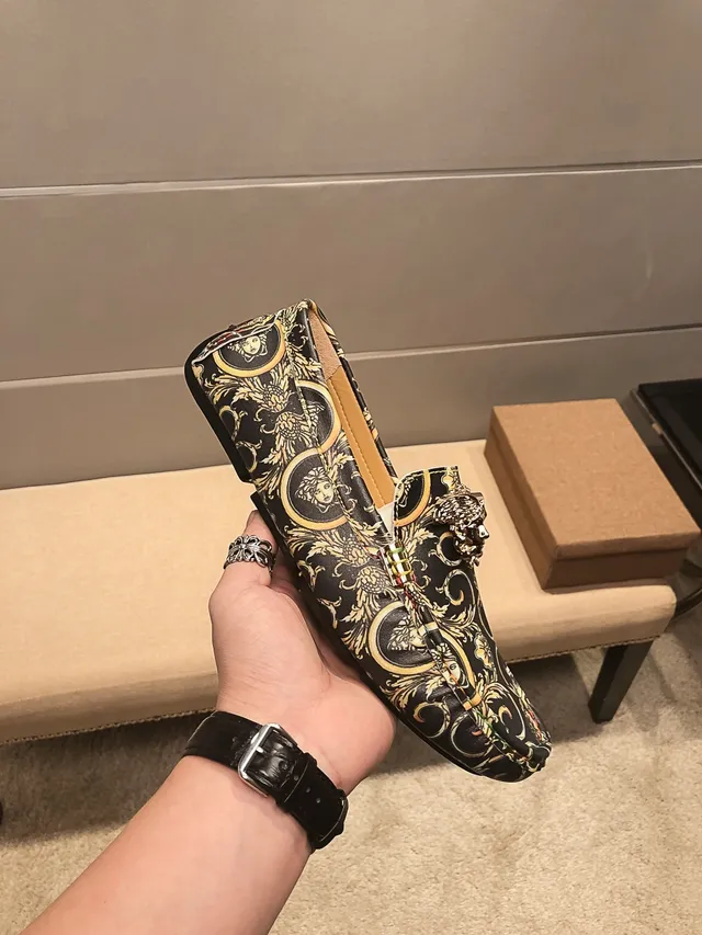 Versace Odissea أسود ذهبي طباعة باروك ميدوزا مزينة Loafer 3