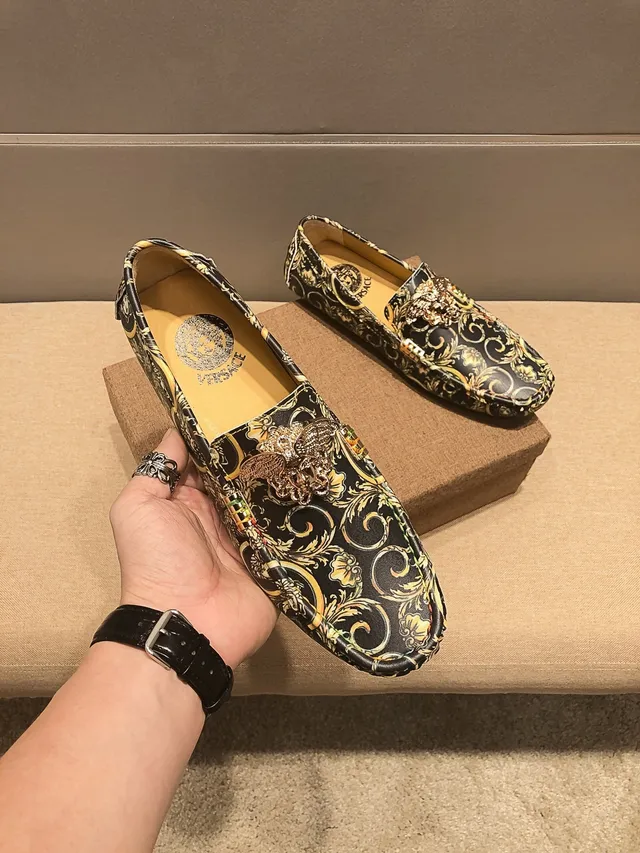 Versace Odissea أسود ذهبي طباعة باروك ميدوزا مزينة Loafer 4