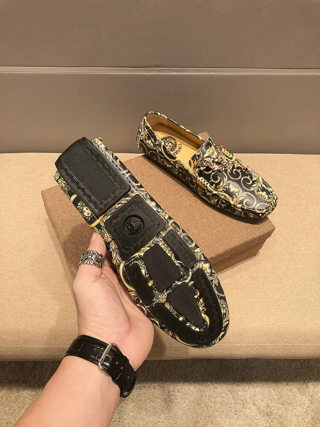 Versace Odissea أسود ذهبي طباعة باروك ميدوزا مزينة Loafer 5