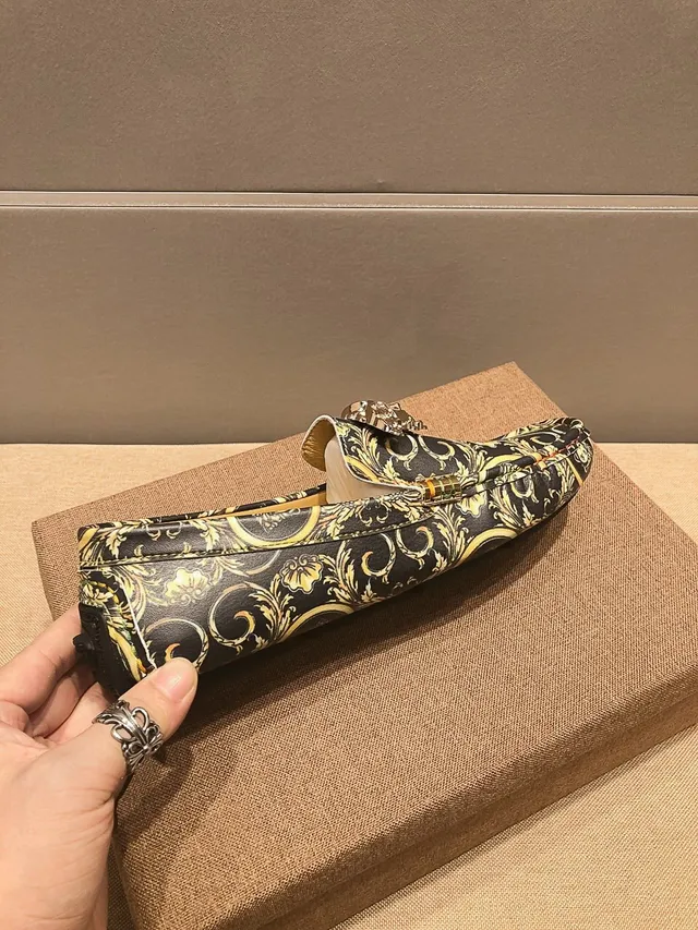 Versace Odissea أسود ذهبي طباعة باروك ميدوزا مزينة Loafer 6