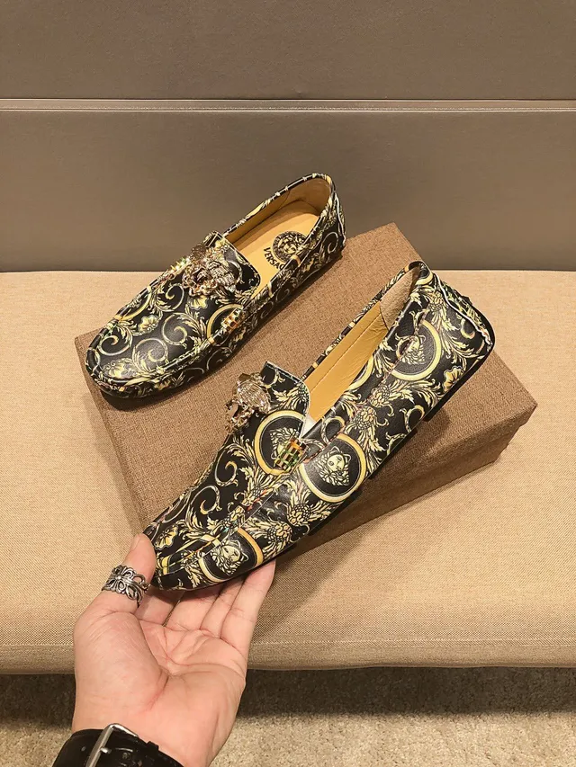 Versace Odissea أسود ذهبي طباعة باروك ميدوزا مزينة Loafer 7