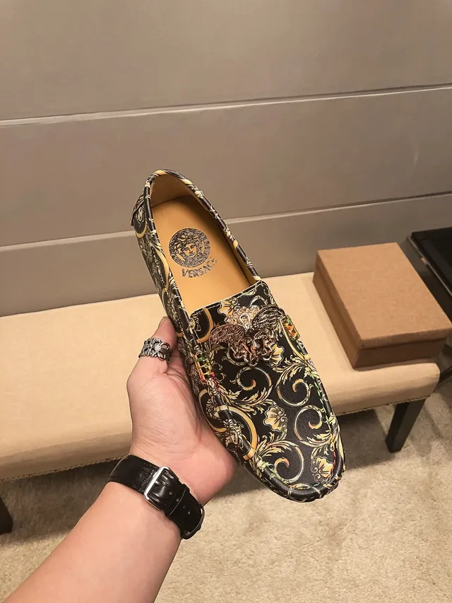 Versace Odissea أسود ذهبي طباعة باروك ميدوزا مزينة Loafer 9