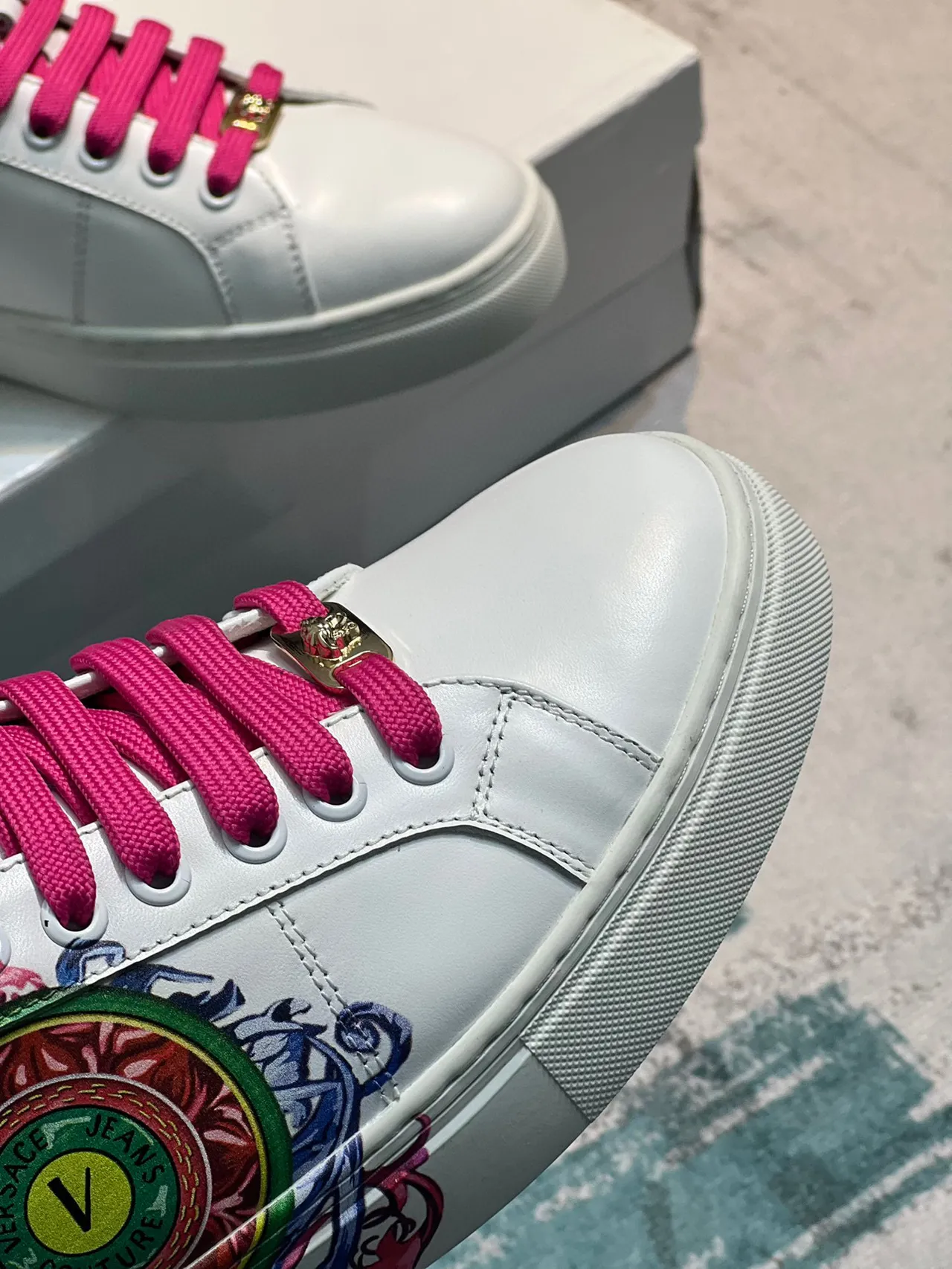 Versace Odissea أبيض وردي أخضر مزخرف أسلوب حياة حذاء رياضي 3